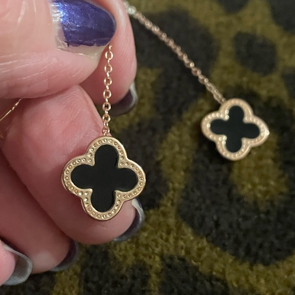 Jewelry - New adorable Rose gold four leaf cover earrings